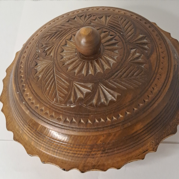 Wooden rounded small box with lid / Vintage Carved wood jewellery box. - Picture 6 of 6
